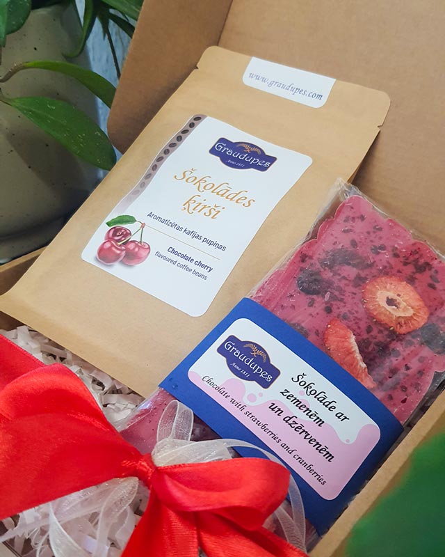 Valentines-gift-set-chocolate-and-coffee-graudupes Pink Chocolate and 100% Arabica Coffee
